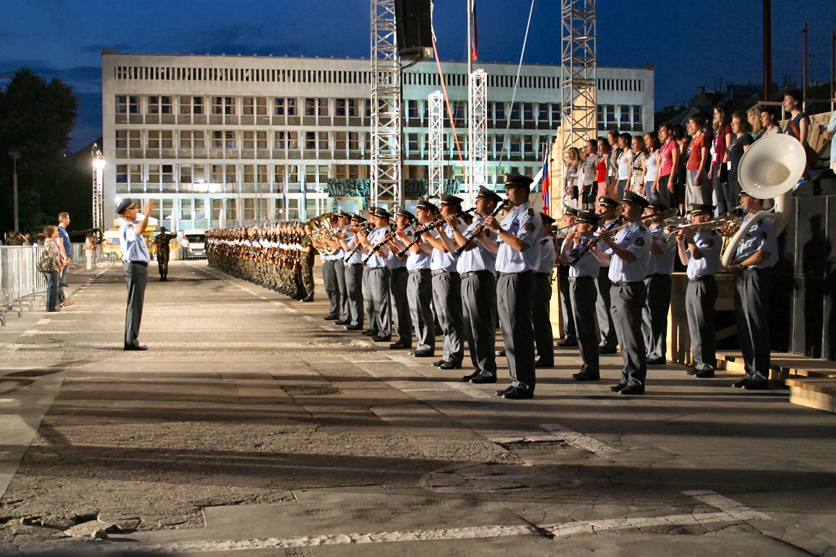 slika z vaje za proslavo ob Dnevu državnosti, Ljubljana, 2008