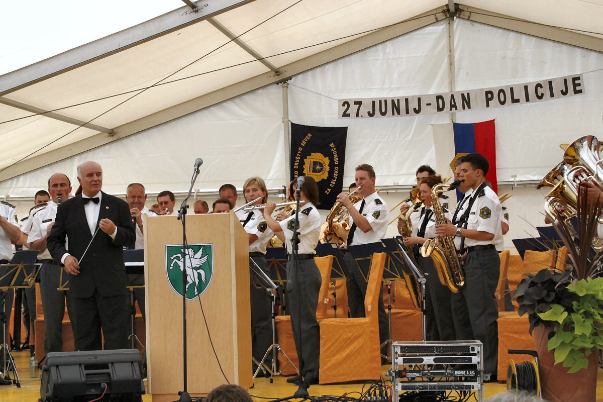 slika z nastopa Policijskega orkestra ob dnevu policije in odprtju nove Policijske postaje, Rogaška Slatina, 2008