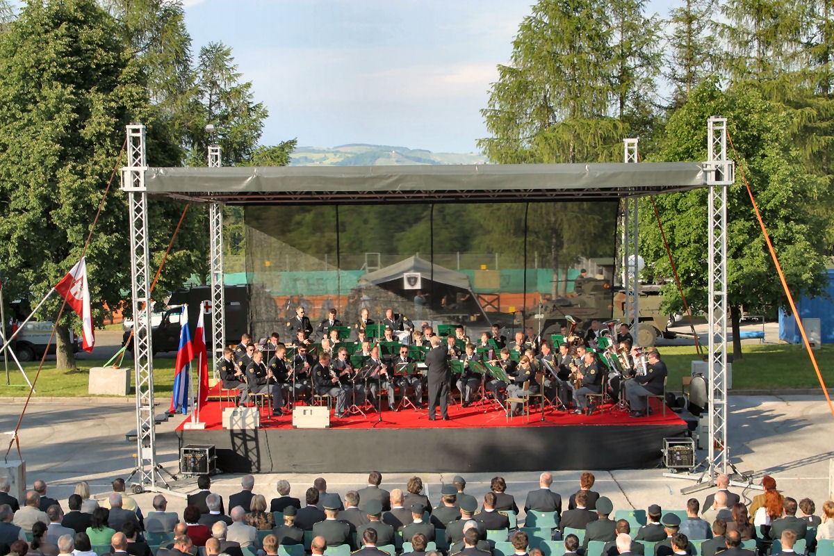  slika s koncerta Policijskega orkestra ob obletnici Pekrskih dogodkov, Pekre, 2008