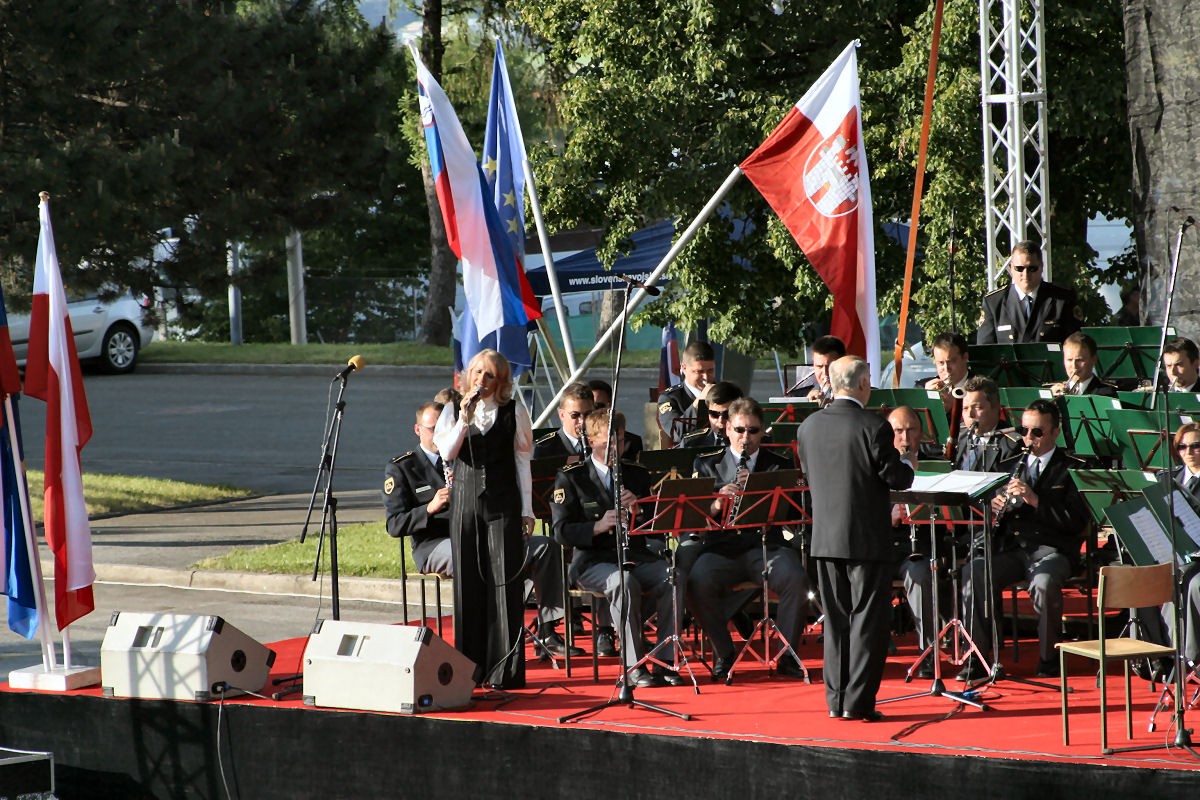  slika s koncerta Policijskega orkestra ob obletnici Pekrskih dogodkov, Pekre, 2008