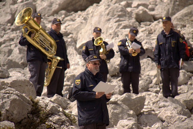 slika z nastopa kvarteta trobil Policijskega orkestra