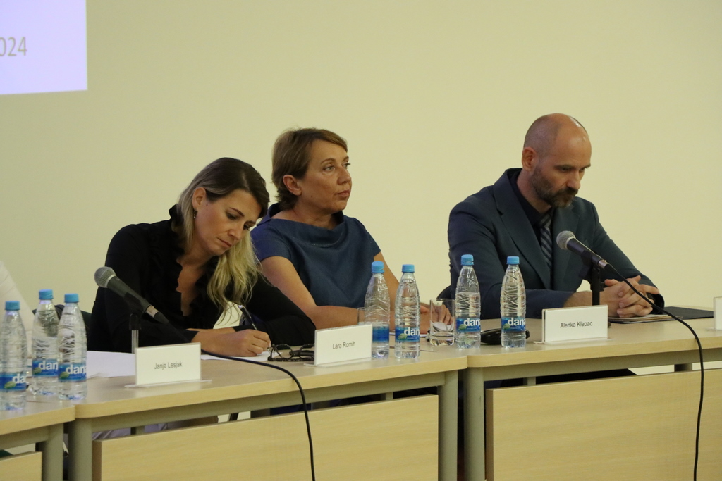 Panelisti Lara Romih, Alenka Klepac in Robert Tekavec