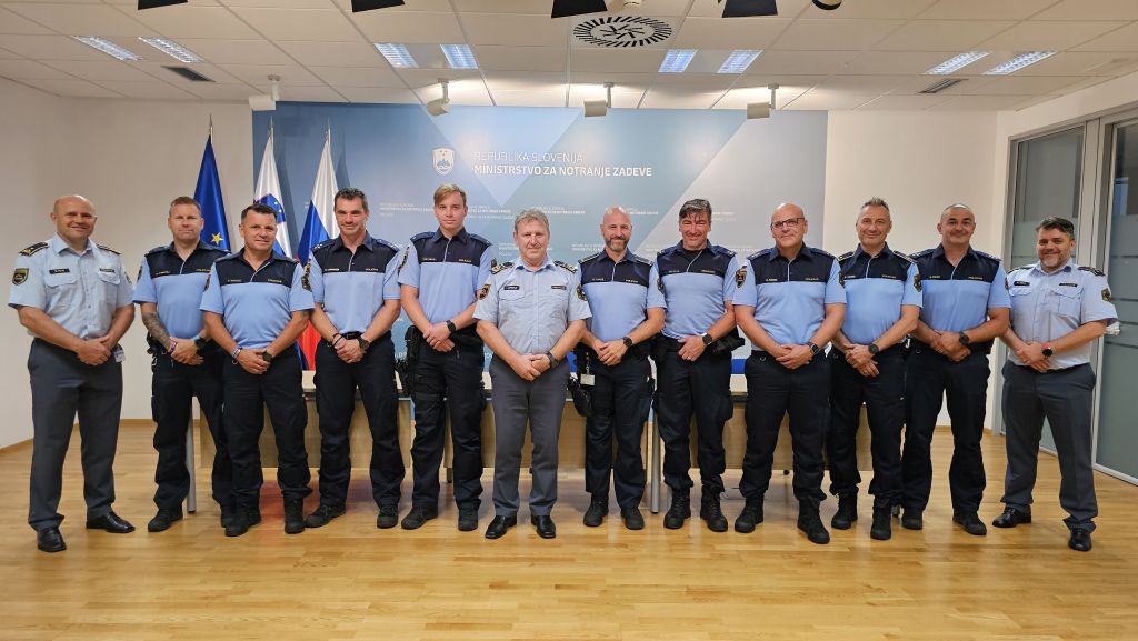 Skupinska slika policistov, sodelujočih na EURO 2024, na sprejemu pri vodstvu policije