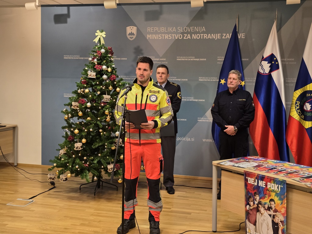 Luka Uršič podaja izjavo