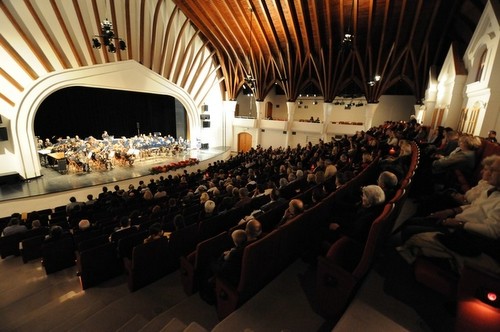 slika z božično-novoletnega koncerta Policijskega orkestra, Lendava, 2011