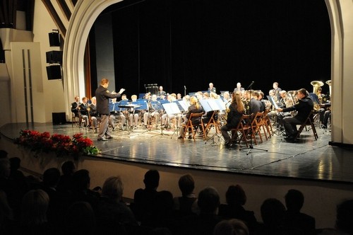 slika z božično-novoletnega koncerta Policijskega orkestra, Lendava, 2011