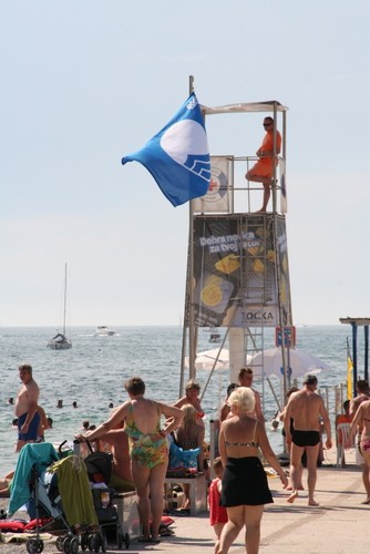 picture of a lifeguard on the beach on the tower
