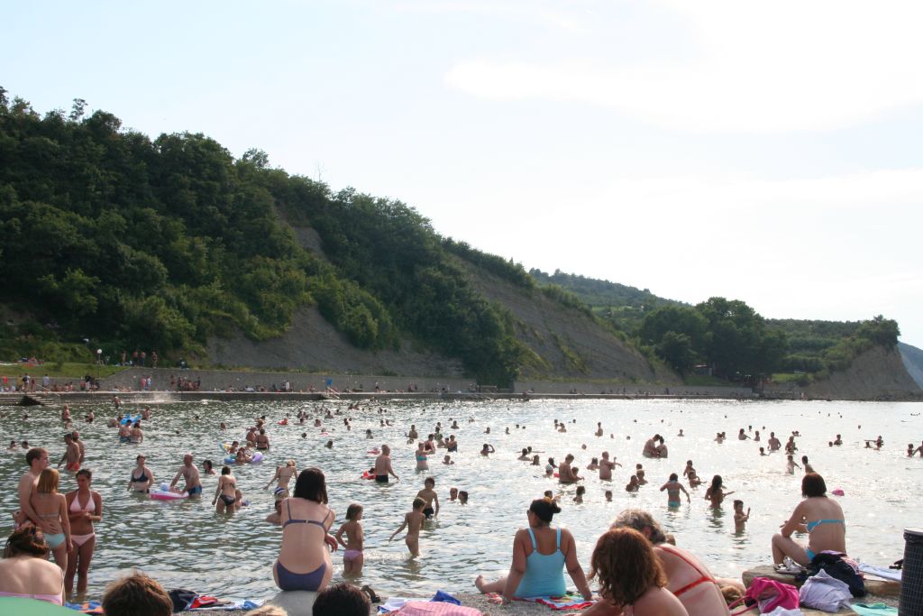 picture of bathers in Simonov zaliv